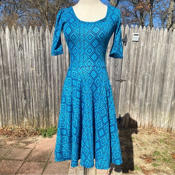 Fit and flare - Picture 1 of 3